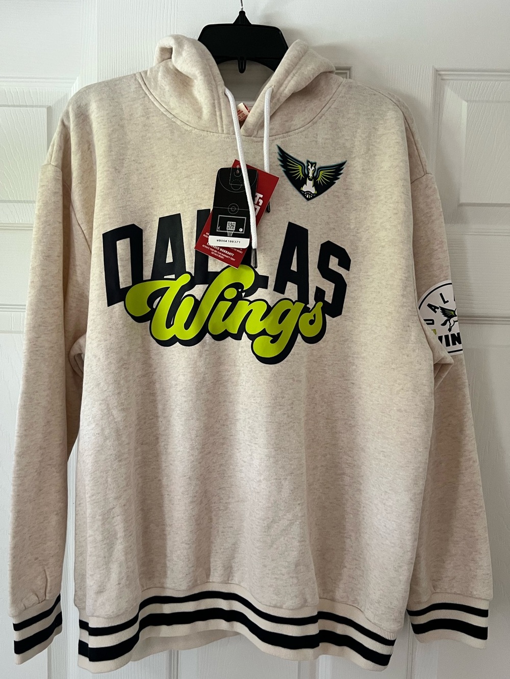 NWT Dallas Wings Cream Pullover Hoodie